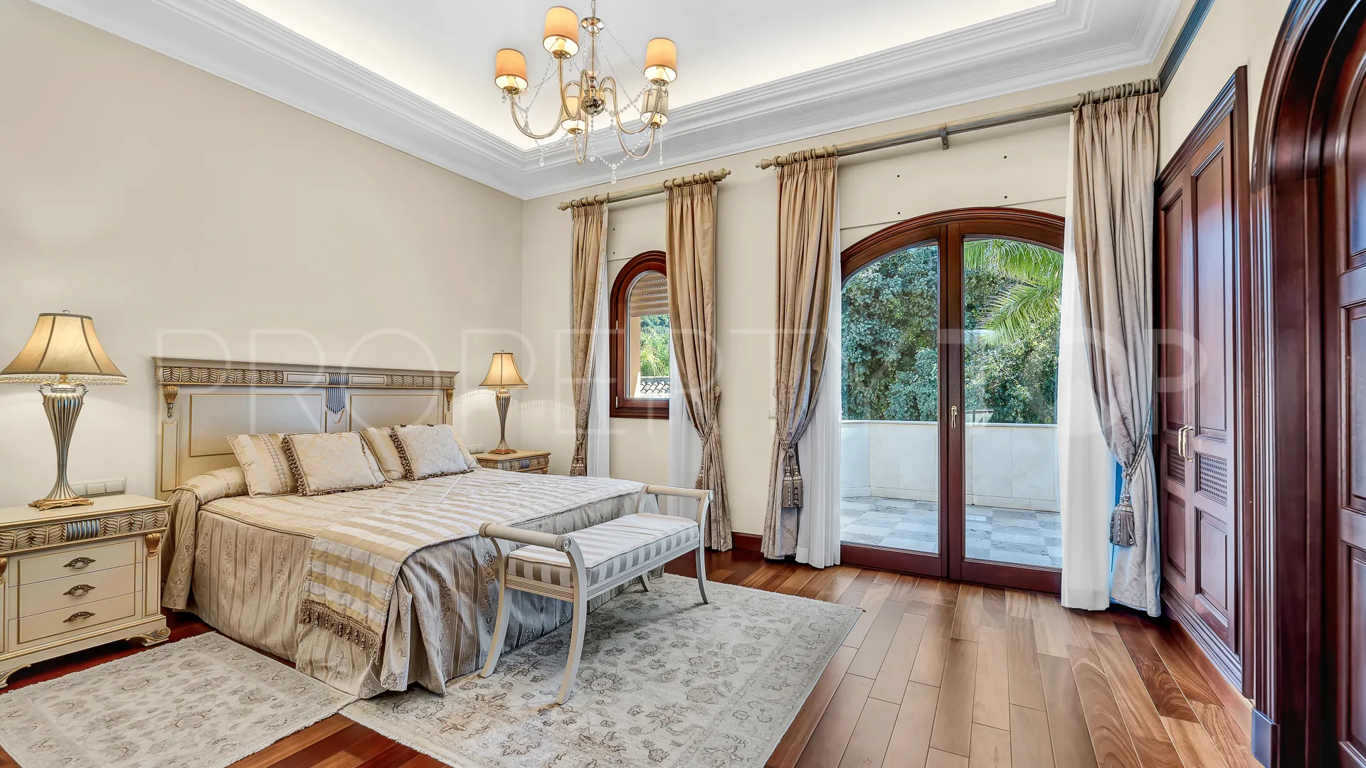 For sale Guadalmina Baja villa with 8 bedrooms