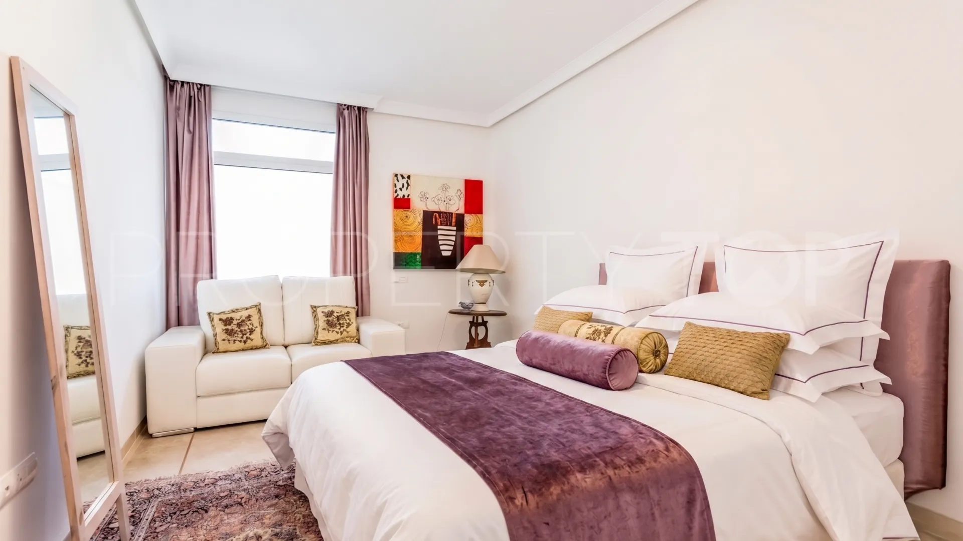 For sale Altos de Elviria villa with 6 bedrooms