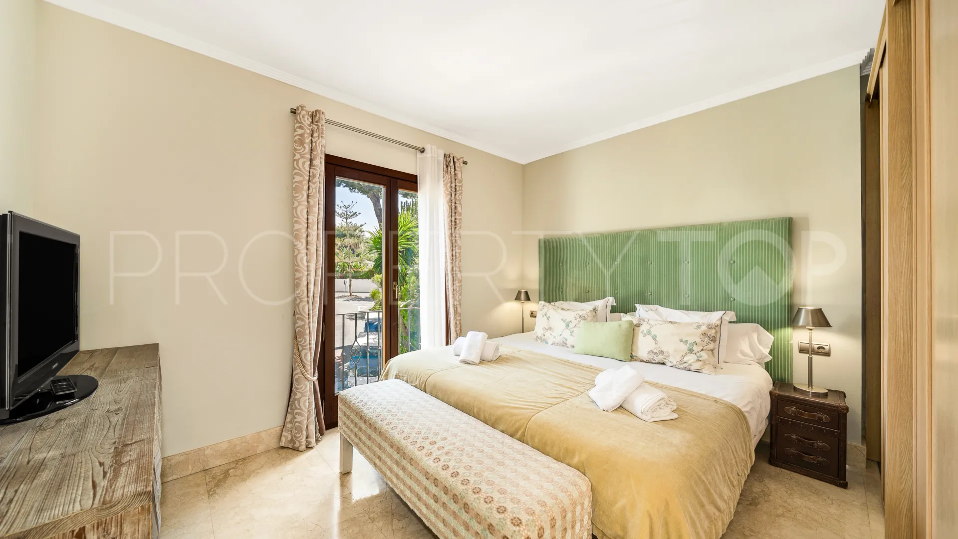 Penthouse for sale in Puente Romano