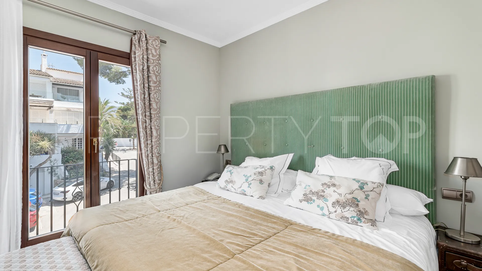 Penthouse for sale in Puente Romano
