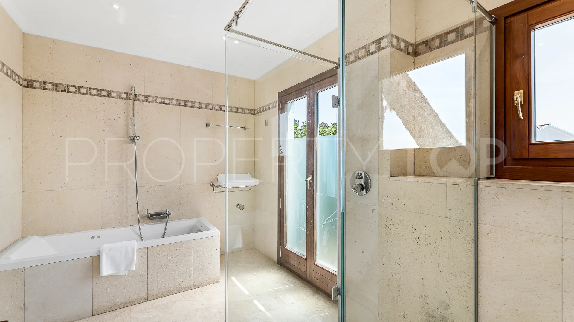 Penthouse for sale in Puente Romano