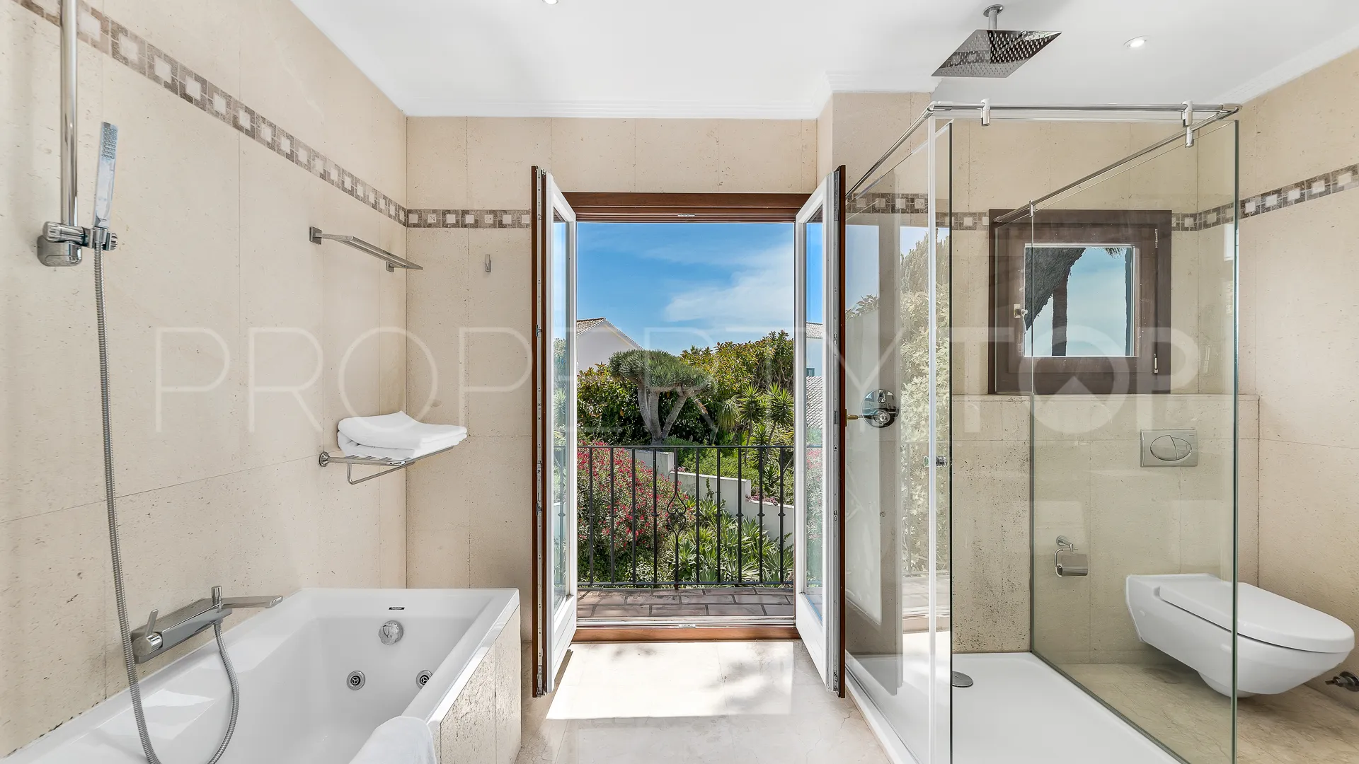 Penthouse for sale in Puente Romano