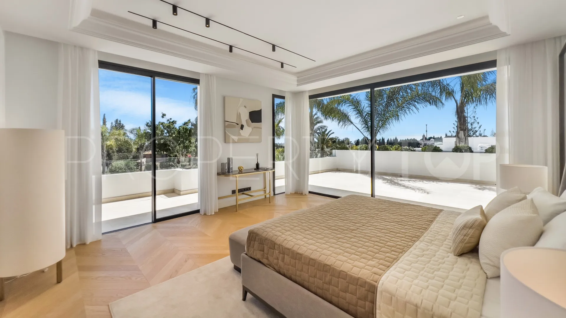 Villa de 5 dormitorios en venta en Las Lomas del Marbella Club