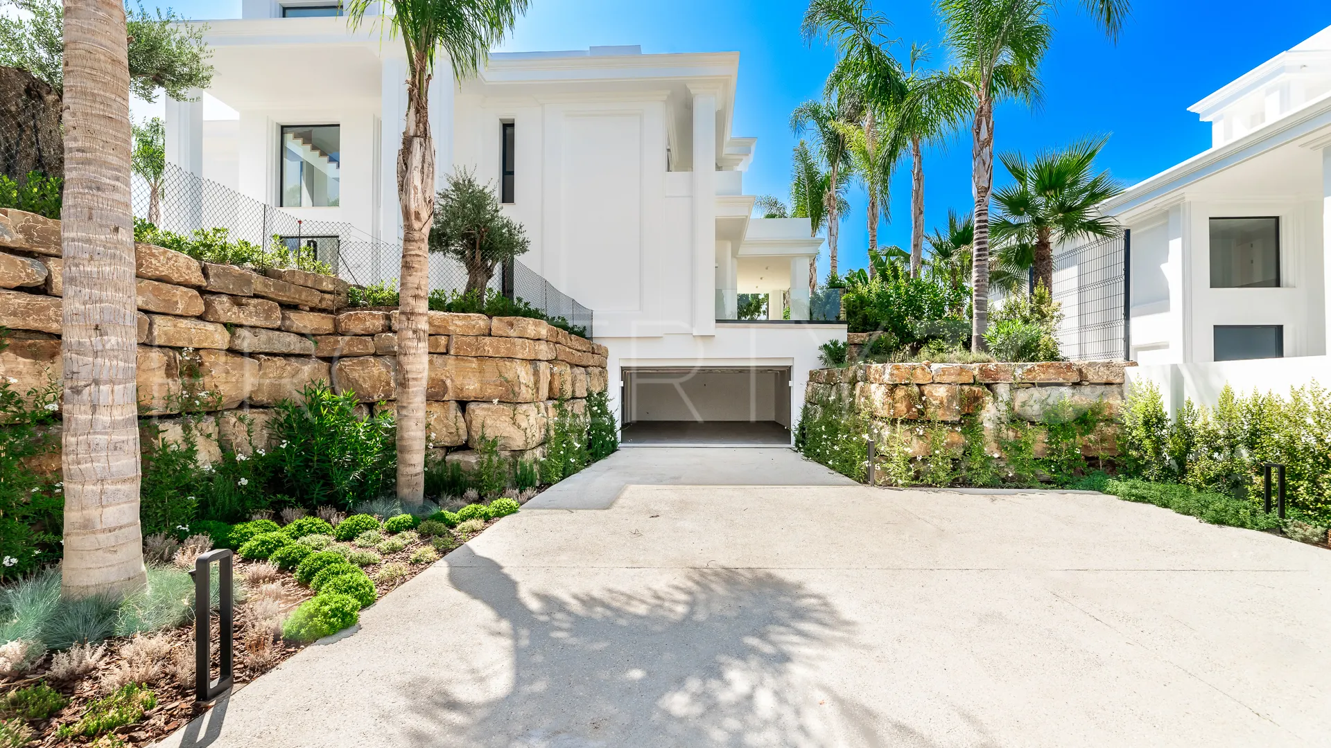 Villa de 5 dormitorios en venta en Las Lomas del Marbella Club