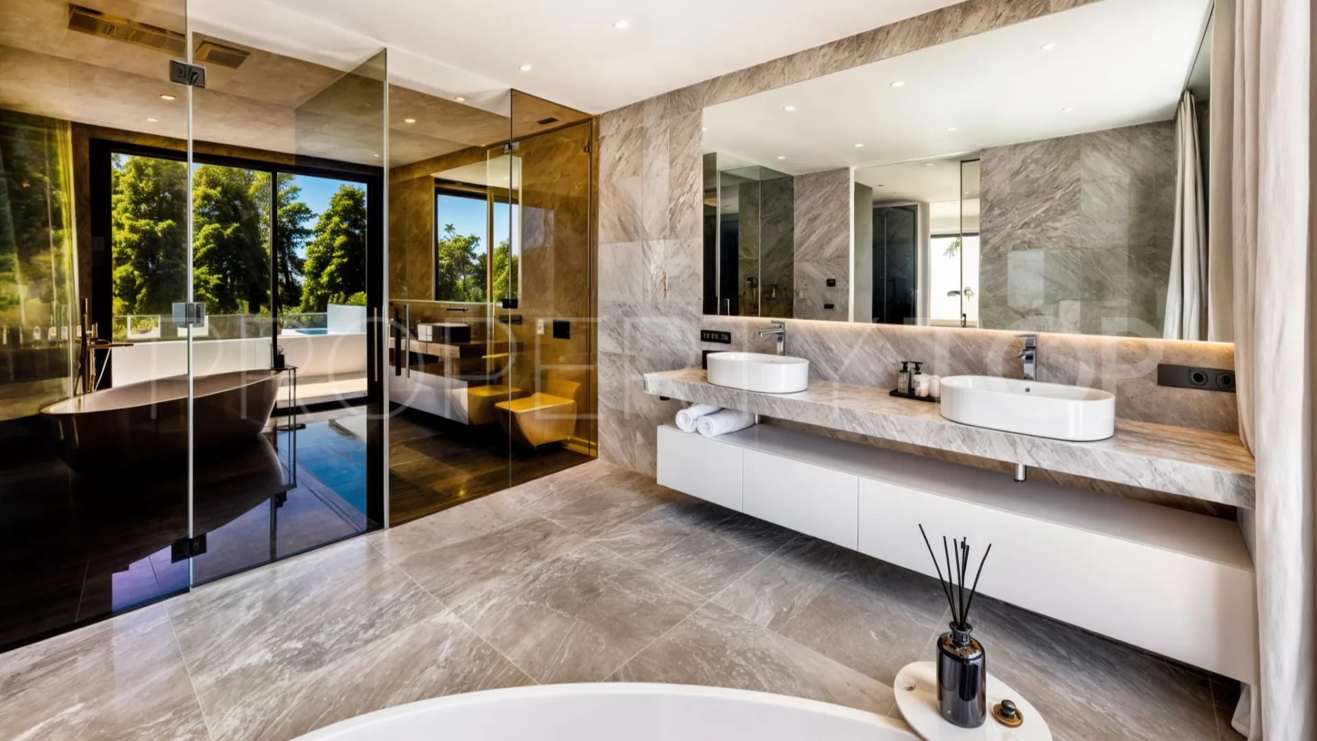 Villa de 5 dormitorios en venta en Las Lomas del Marbella Club