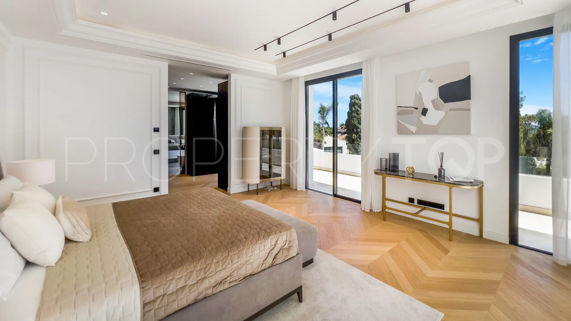 Villa de 5 dormitorios en venta en Las Lomas del Marbella Club