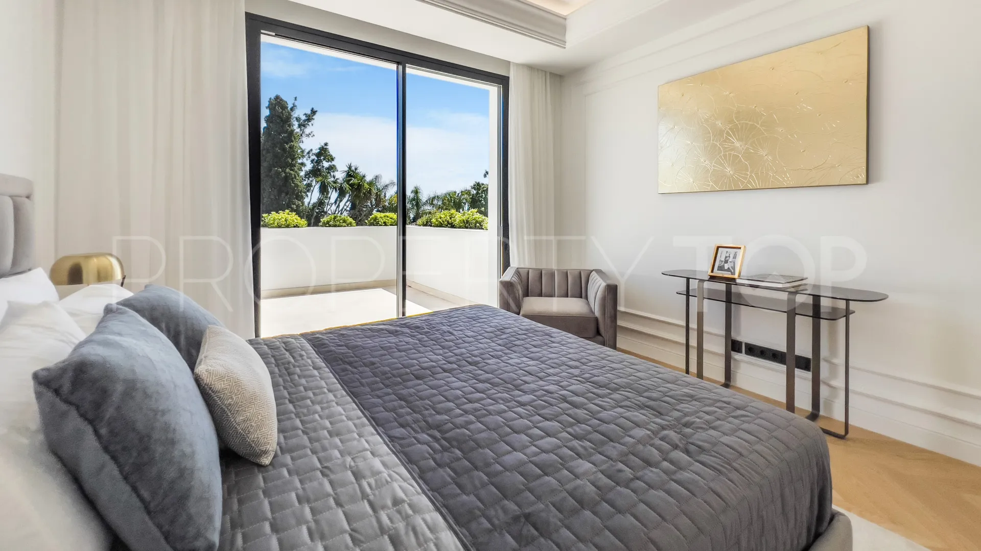 Villa de 5 dormitorios en venta en Las Lomas del Marbella Club