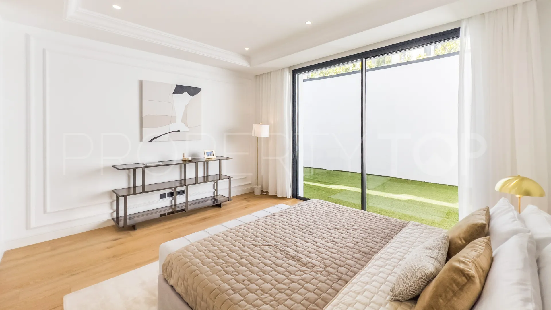 Villa de 5 dormitorios en venta en Las Lomas del Marbella Club