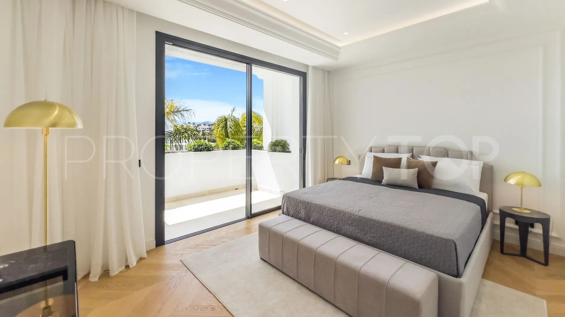 Villa de 5 dormitorios en venta en Las Lomas del Marbella Club