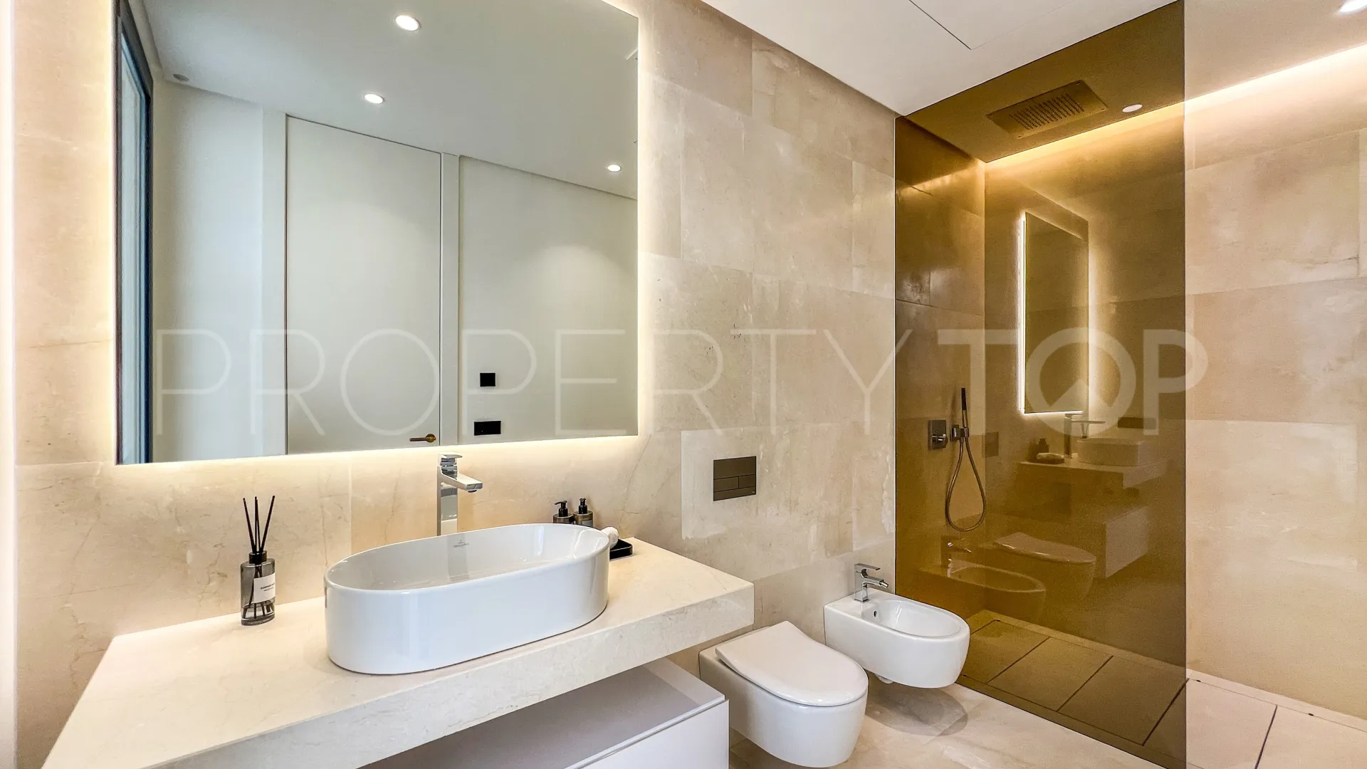 Villa de 5 dormitorios en venta en Las Lomas del Marbella Club