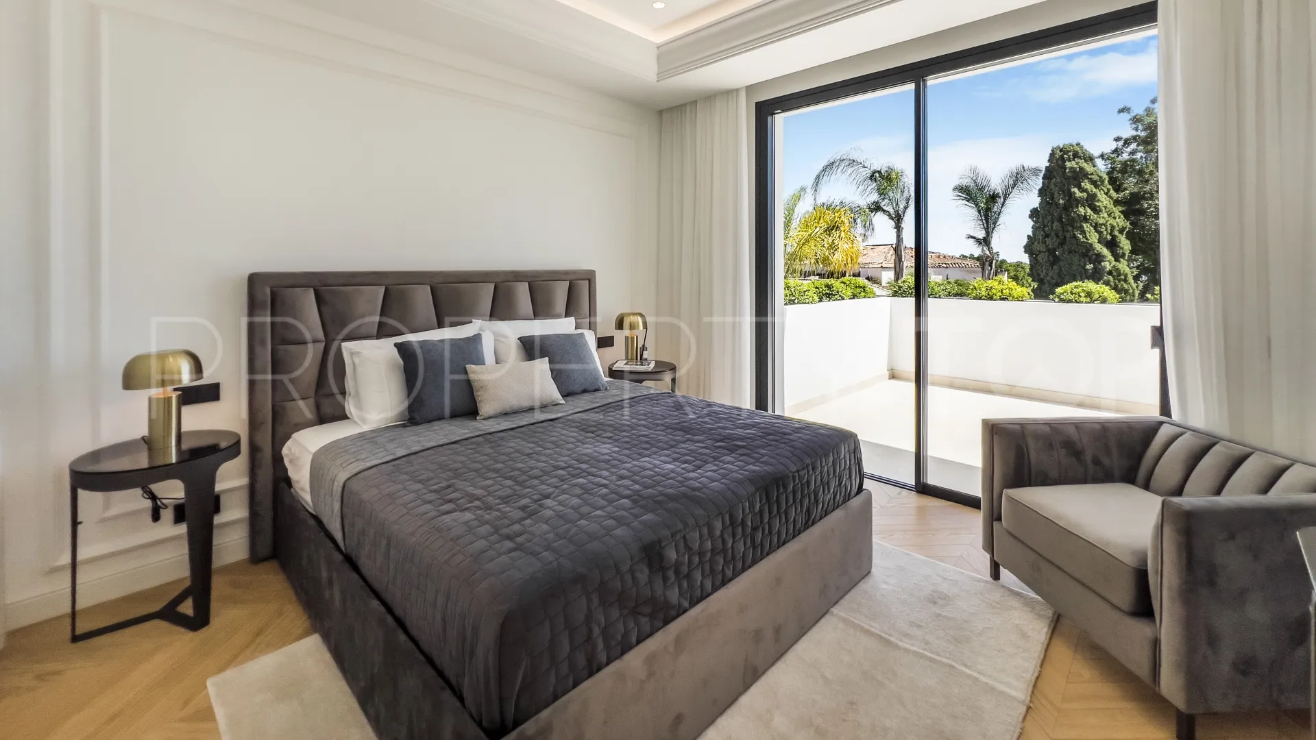 Villa de 5 dormitorios en venta en Las Lomas del Marbella Club