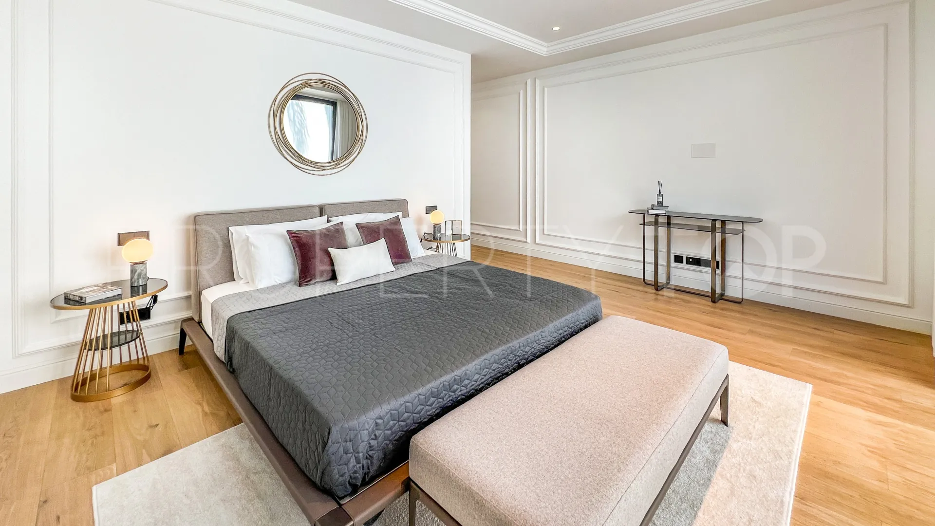 Villa de 5 dormitorios en venta en Las Lomas del Marbella Club