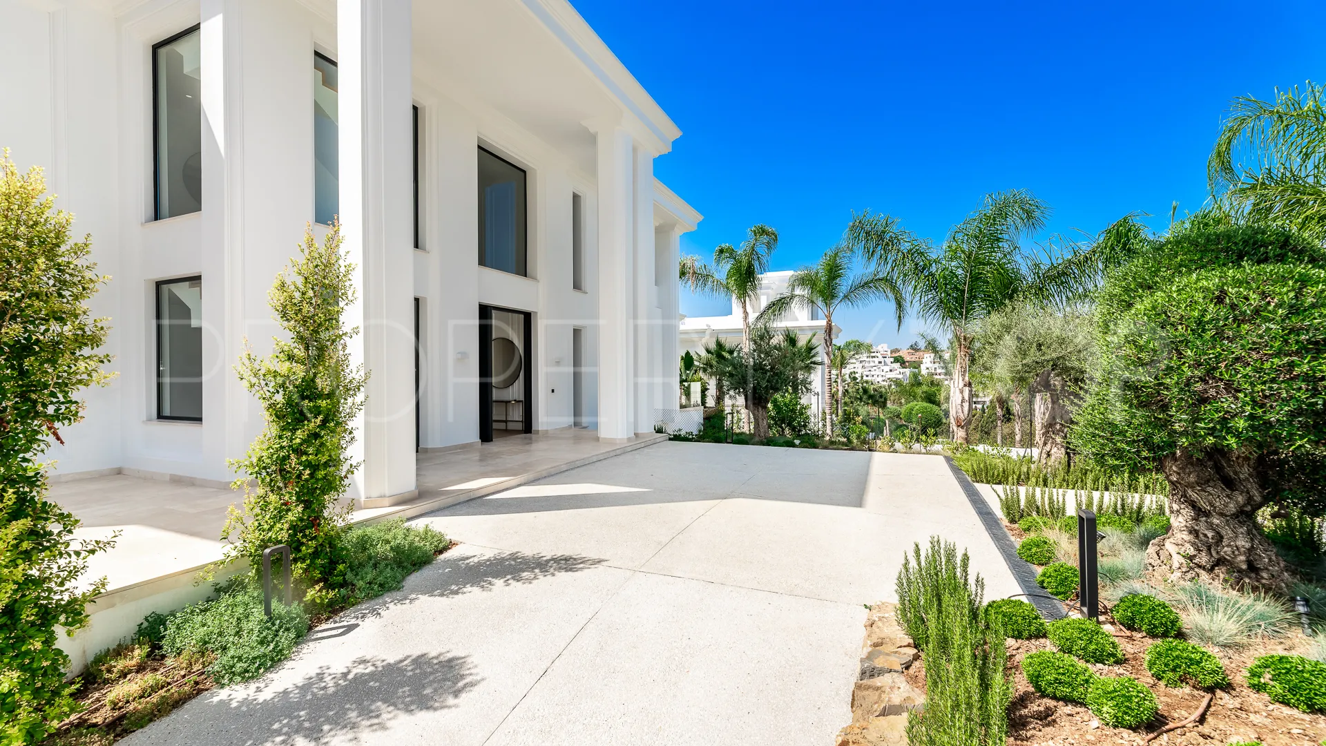 Villa de 5 dormitorios en venta en Las Lomas del Marbella Club