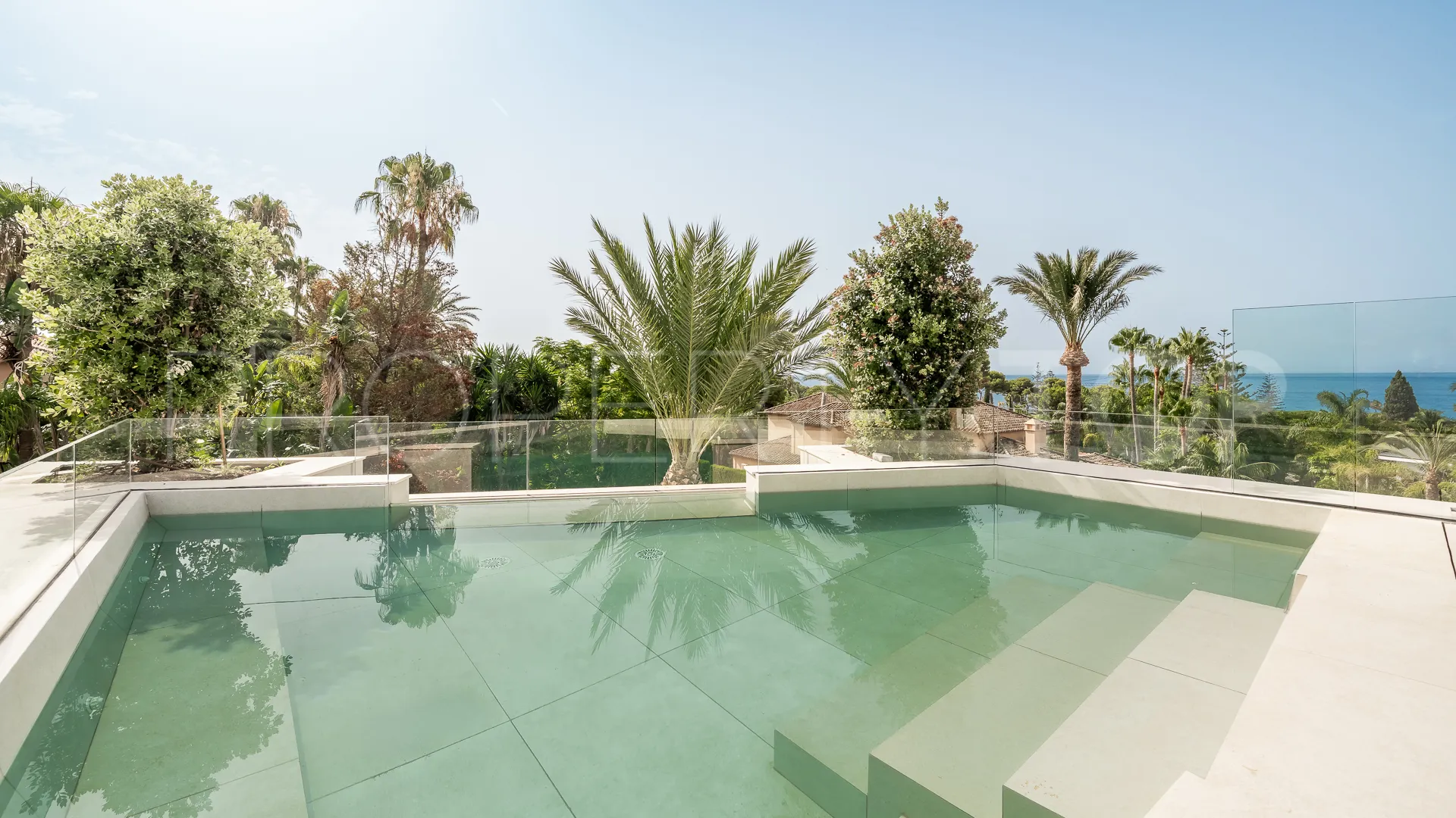 Villa en venta en Los Monteros con 5 dormitorios