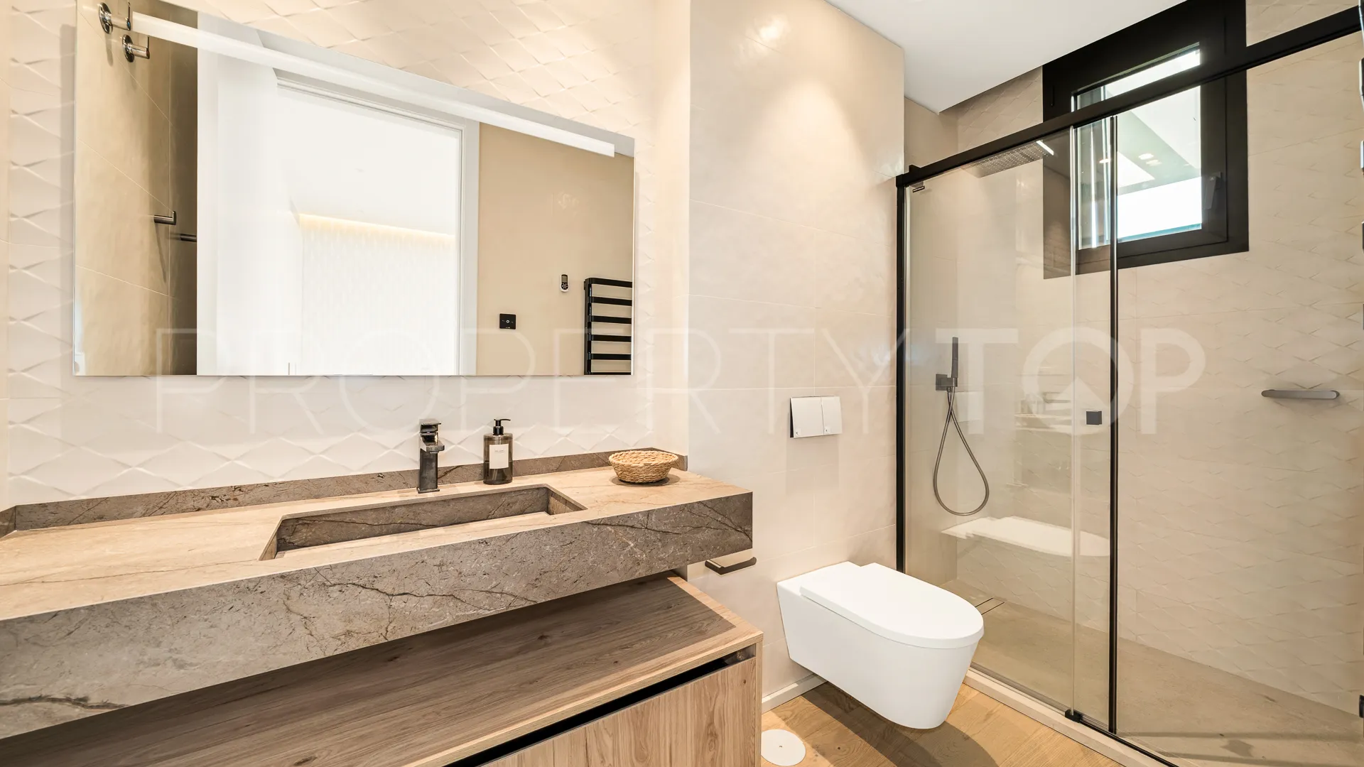 Villa en venta en Los Monteros con 5 dormitorios
