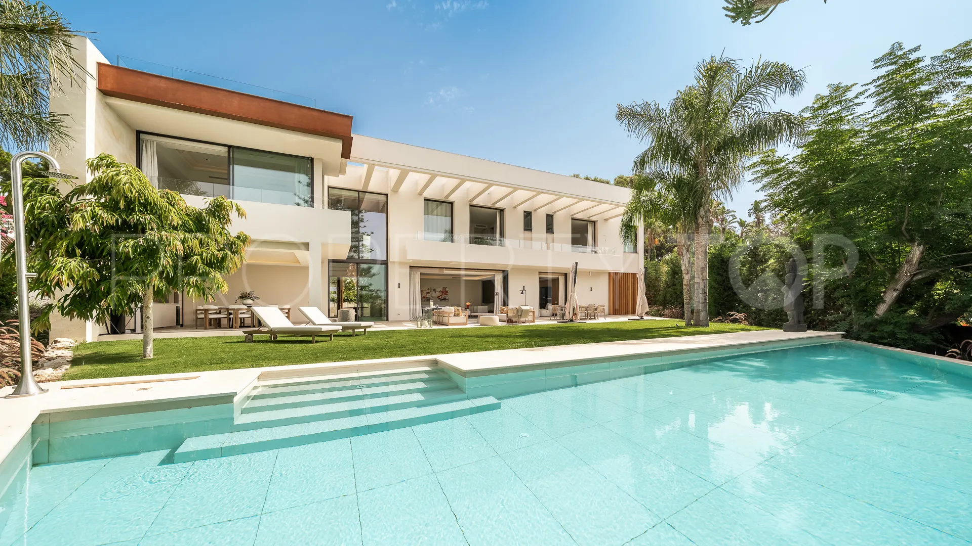 Villa en venta en Los Monteros con 5 dormitorios