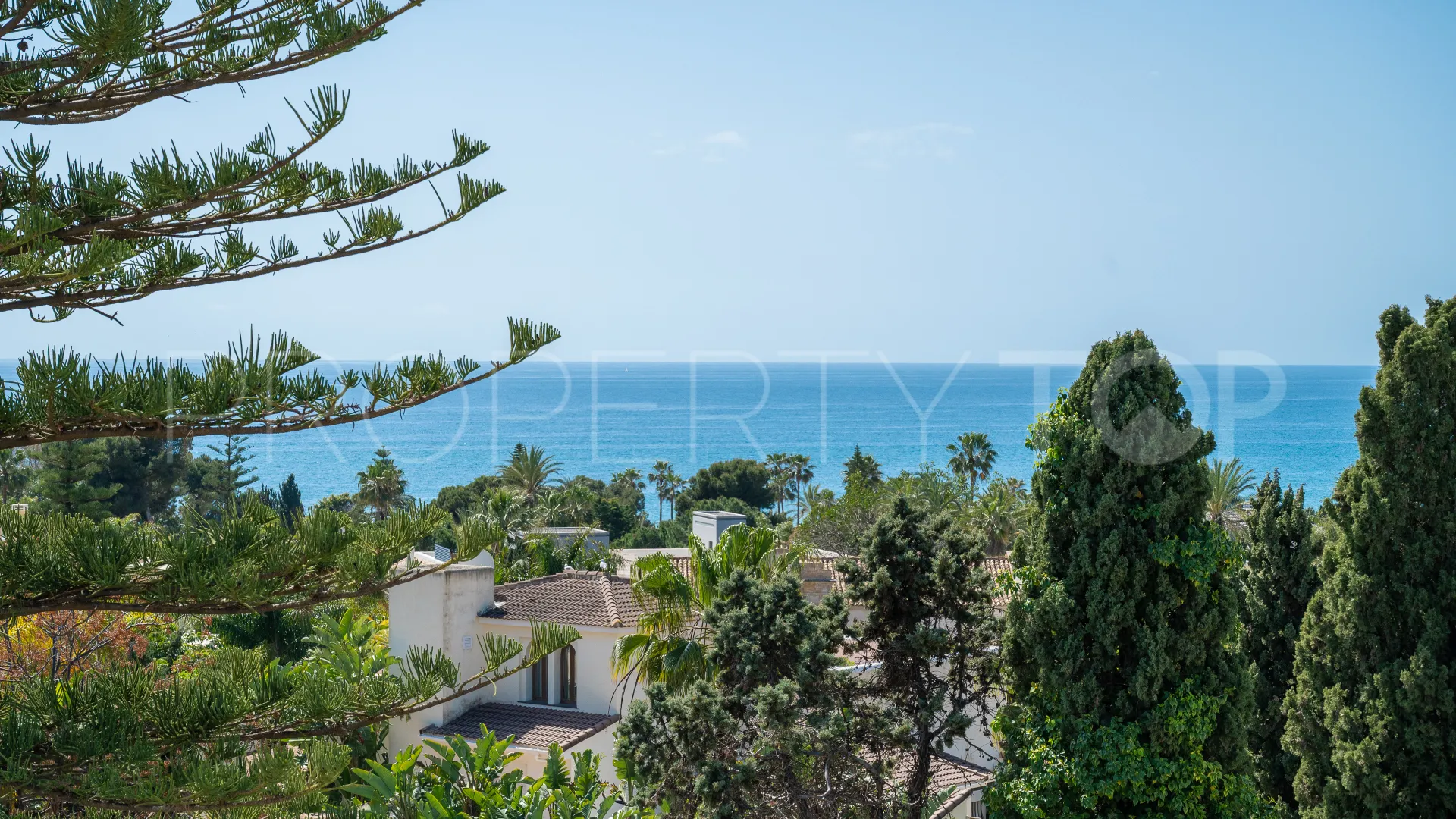 Villa en venta en Los Monteros con 5 dormitorios