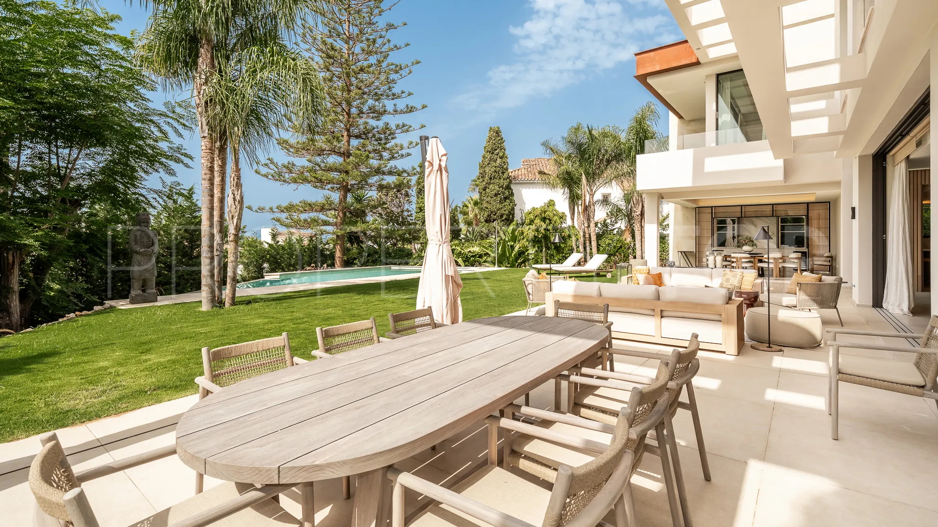 Villa en venta en Los Monteros con 5 dormitorios