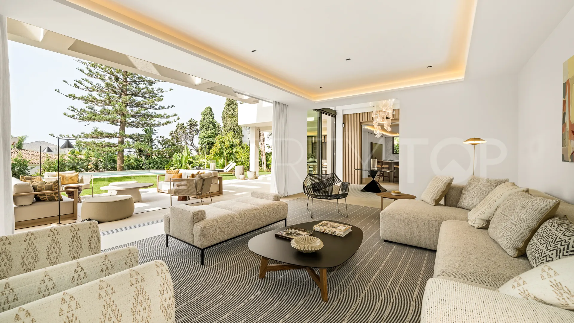 Villa en venta en Los Monteros con 5 dormitorios