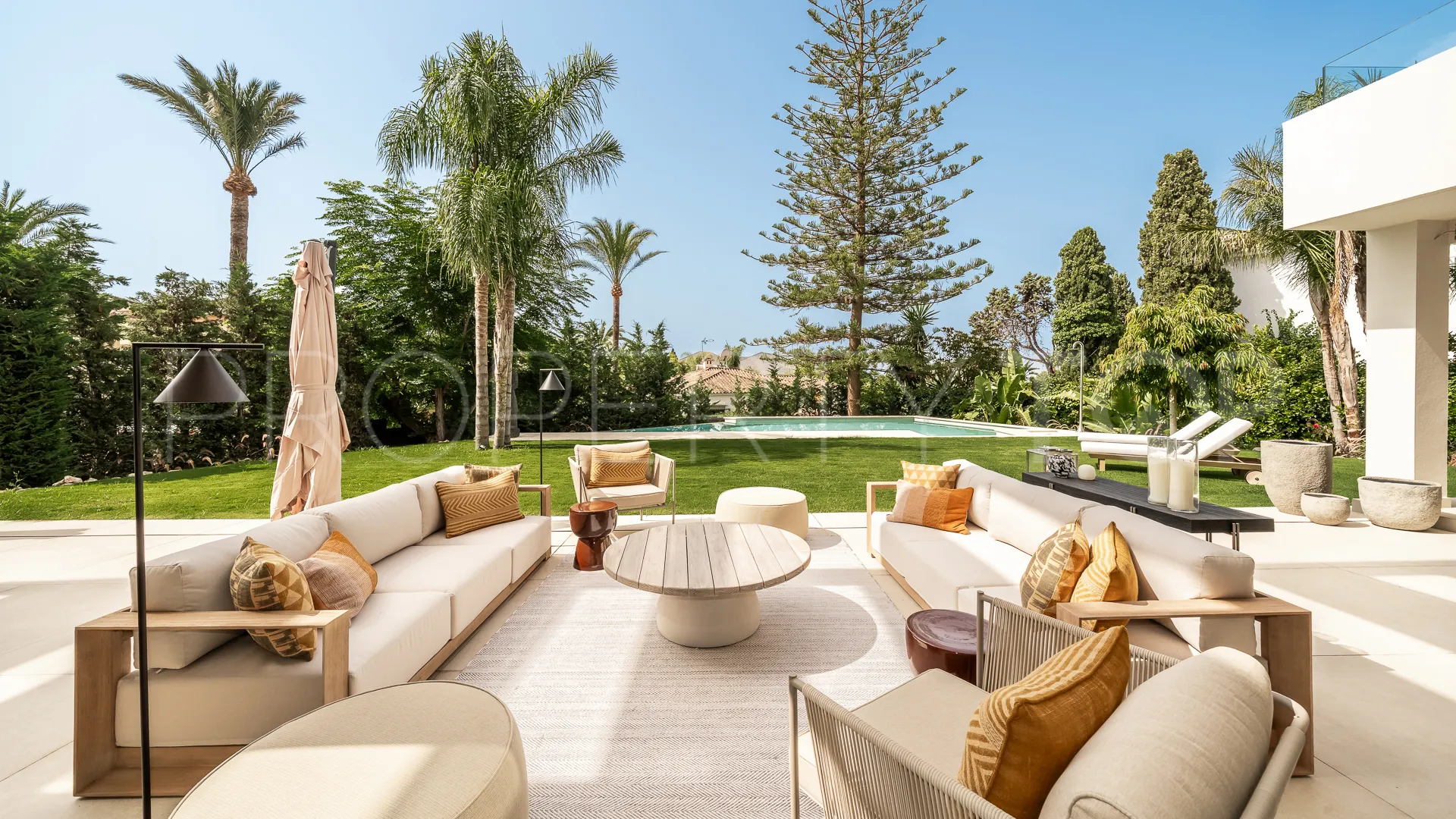 Villa en venta en Los Monteros con 5 dormitorios