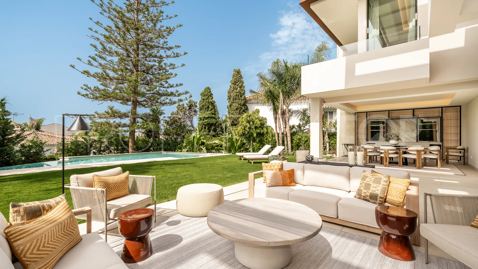 Villa en venta en Los Monteros con 5 dormitorios