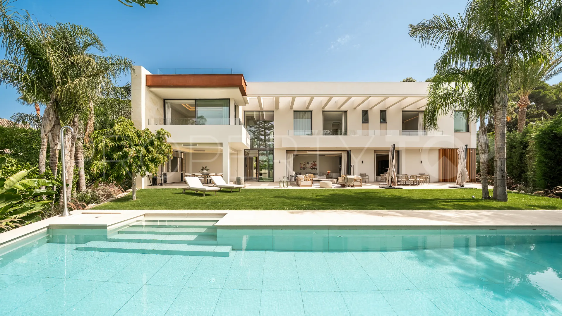 Villa en venta en Los Monteros con 5 dormitorios