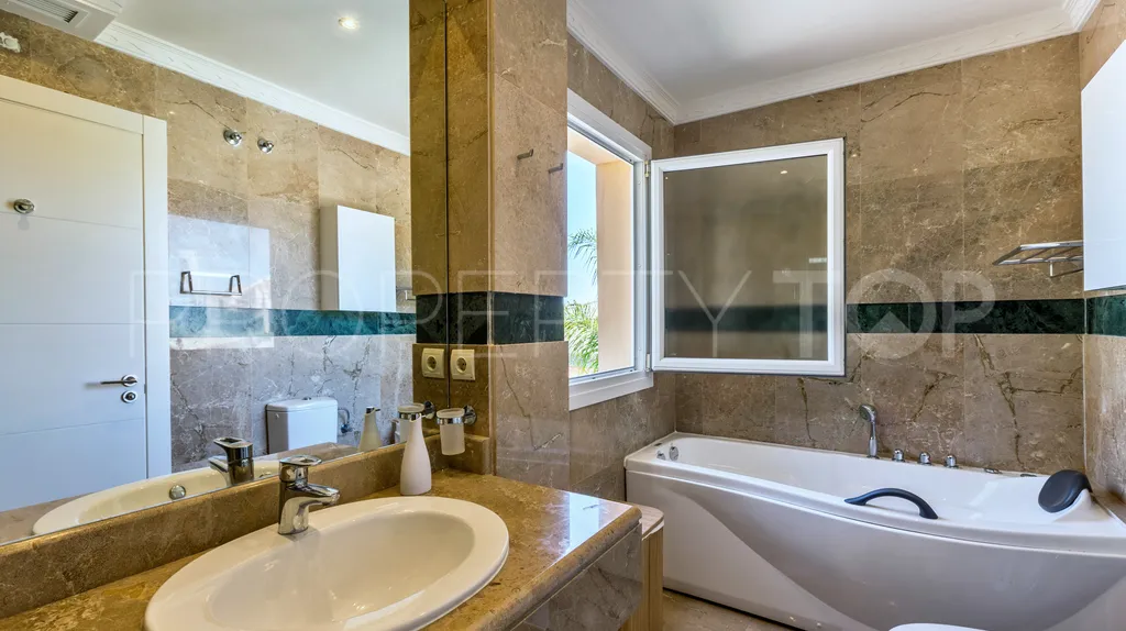 Apartamento en venta en Nueva Andalucia con 3 dormitorios