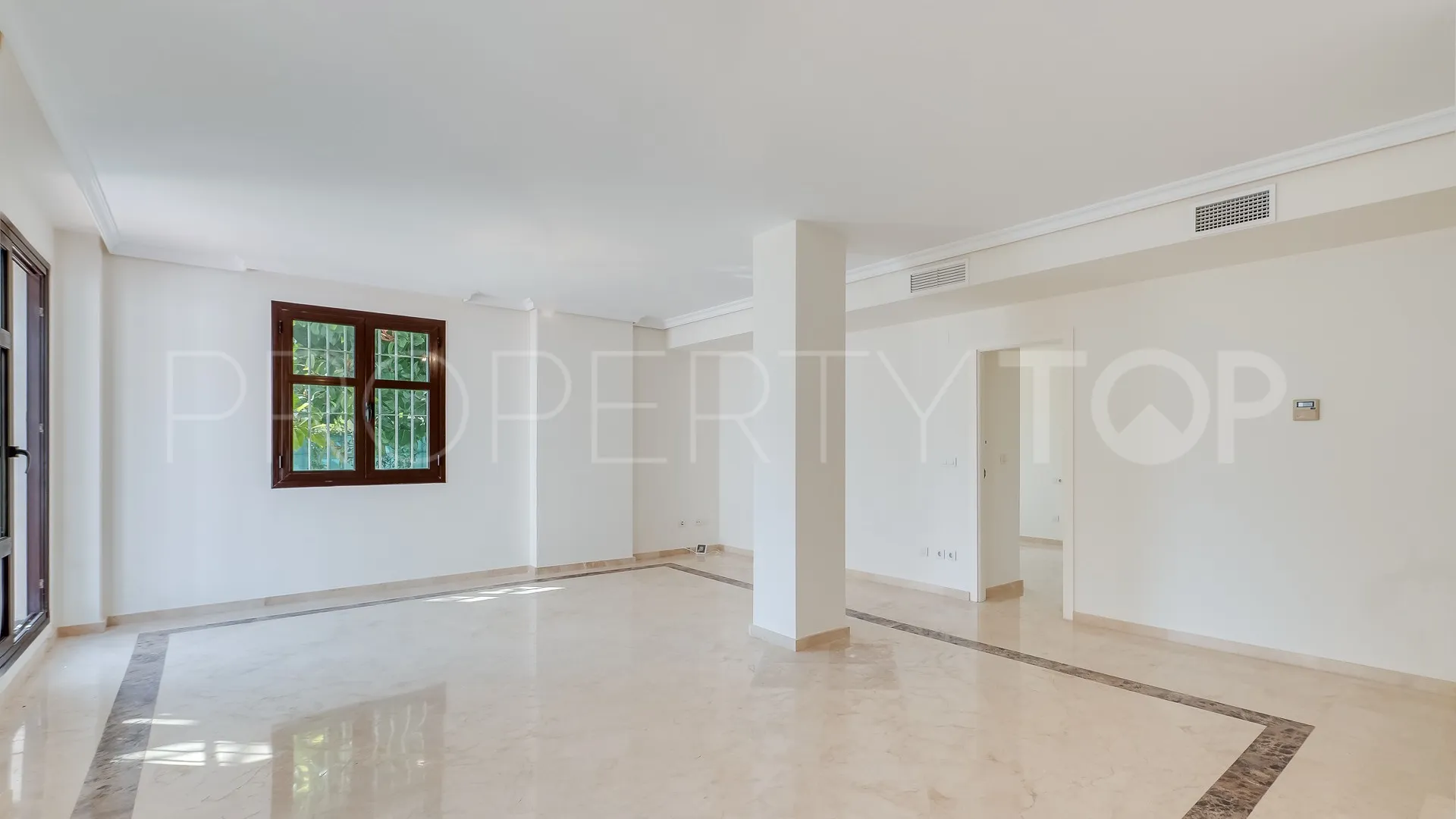 Apartamento con 2 dormitorios a la venta en Nueva Andalucia