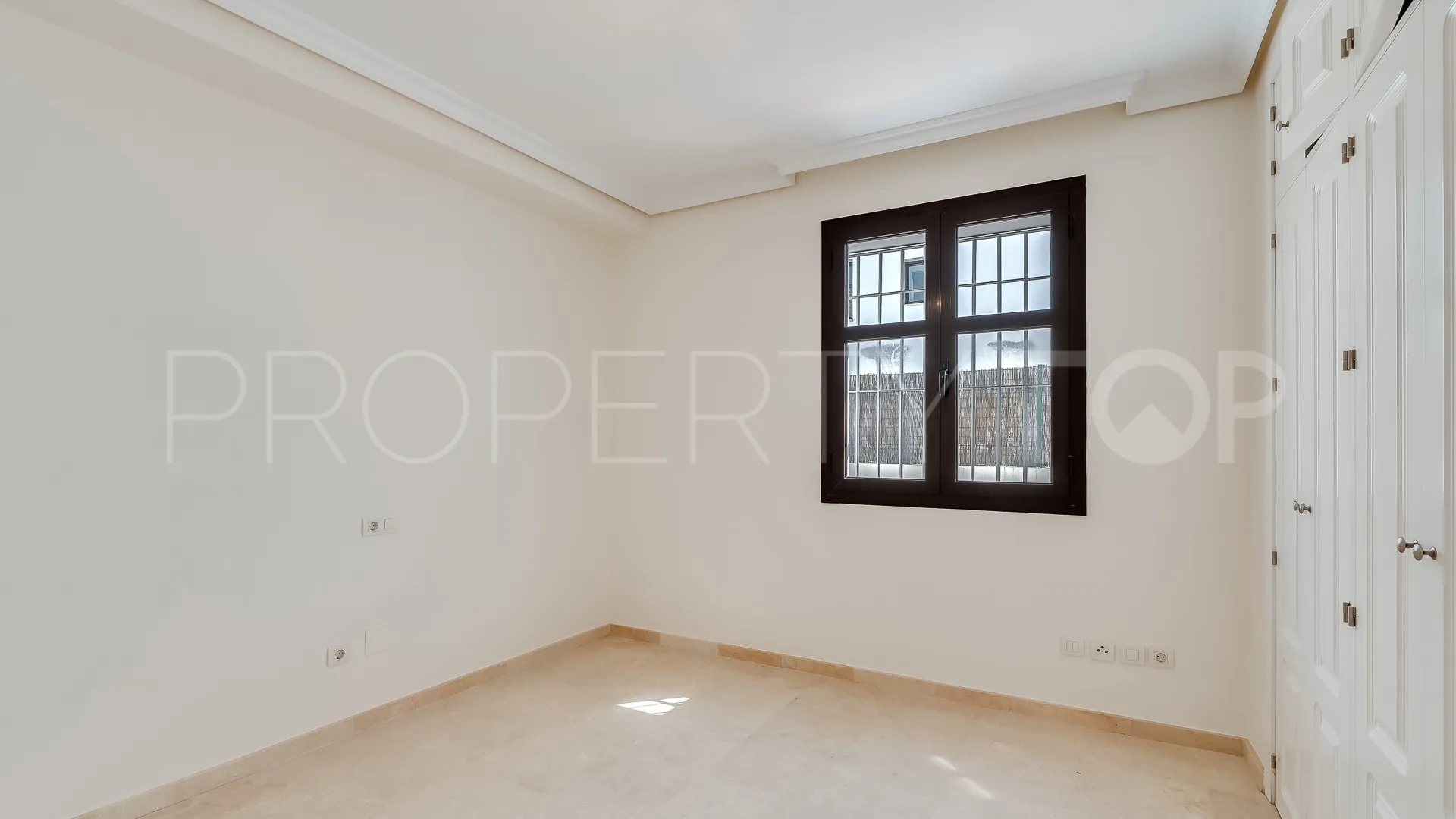Apartamento con 2 dormitorios a la venta en Nueva Andalucia