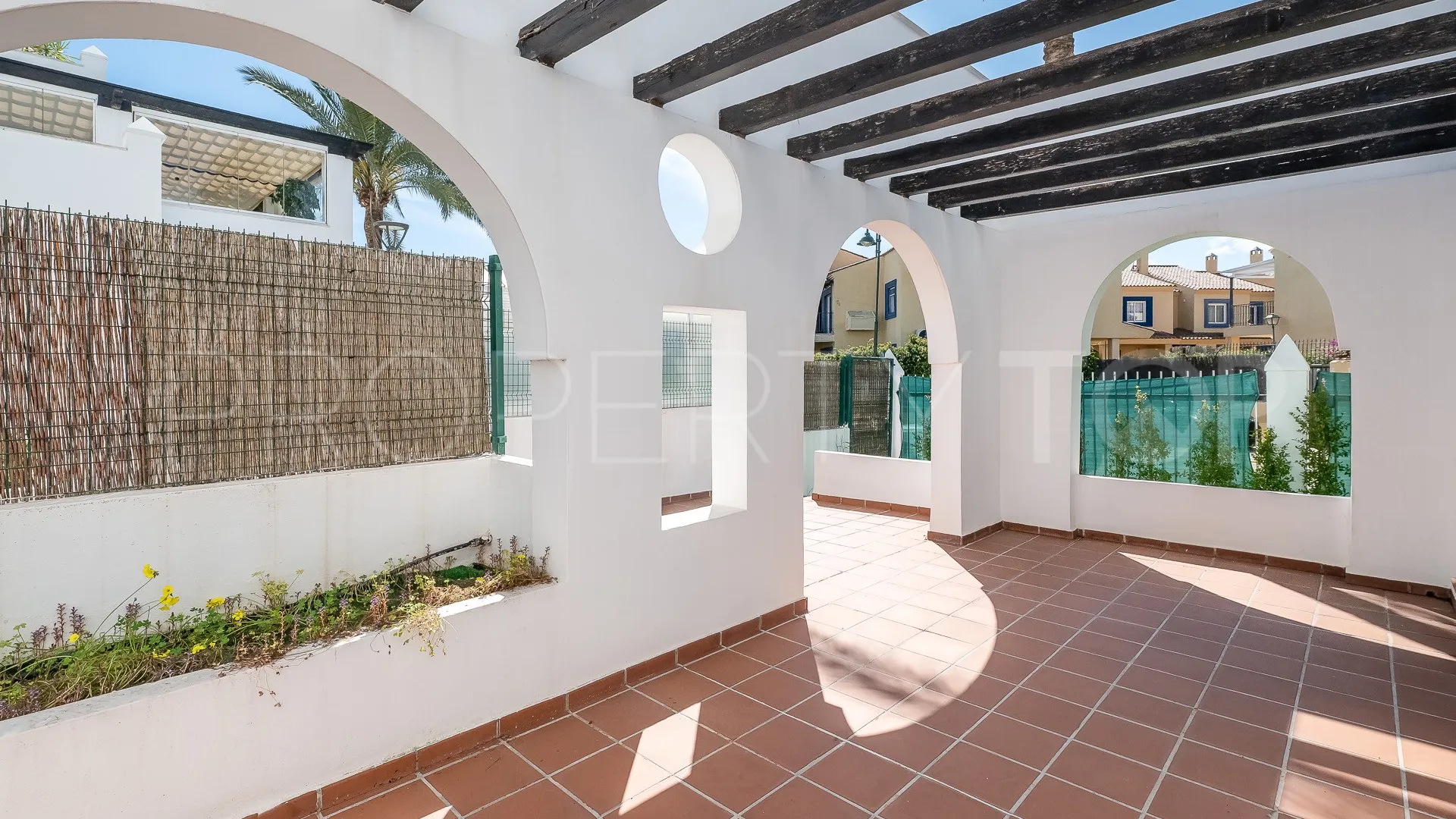 Apartamento con 2 dormitorios a la venta en Nueva Andalucia