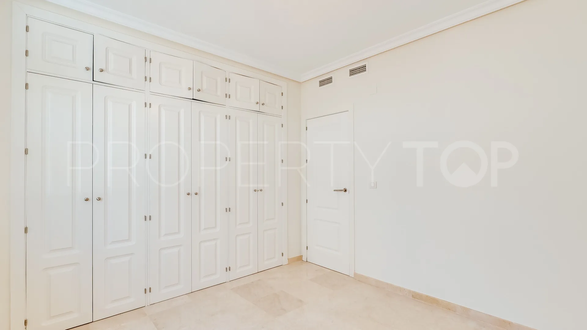 Apartamento con 2 dormitorios a la venta en Nueva Andalucia