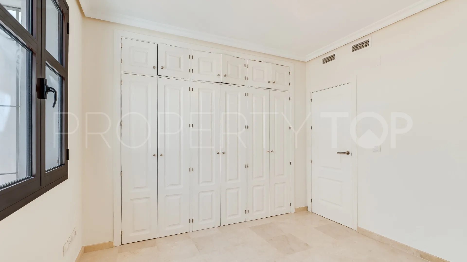 Apartamento con 2 dormitorios a la venta en Nueva Andalucia
