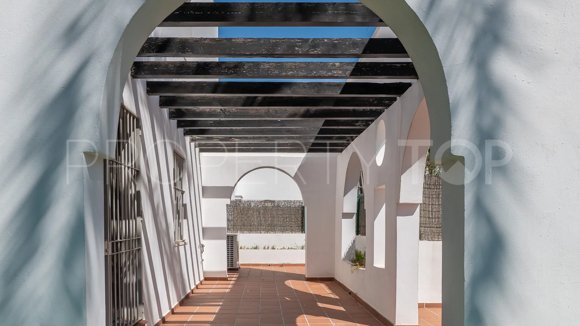 Apartamento con 2 dormitorios a la venta en Nueva Andalucia
