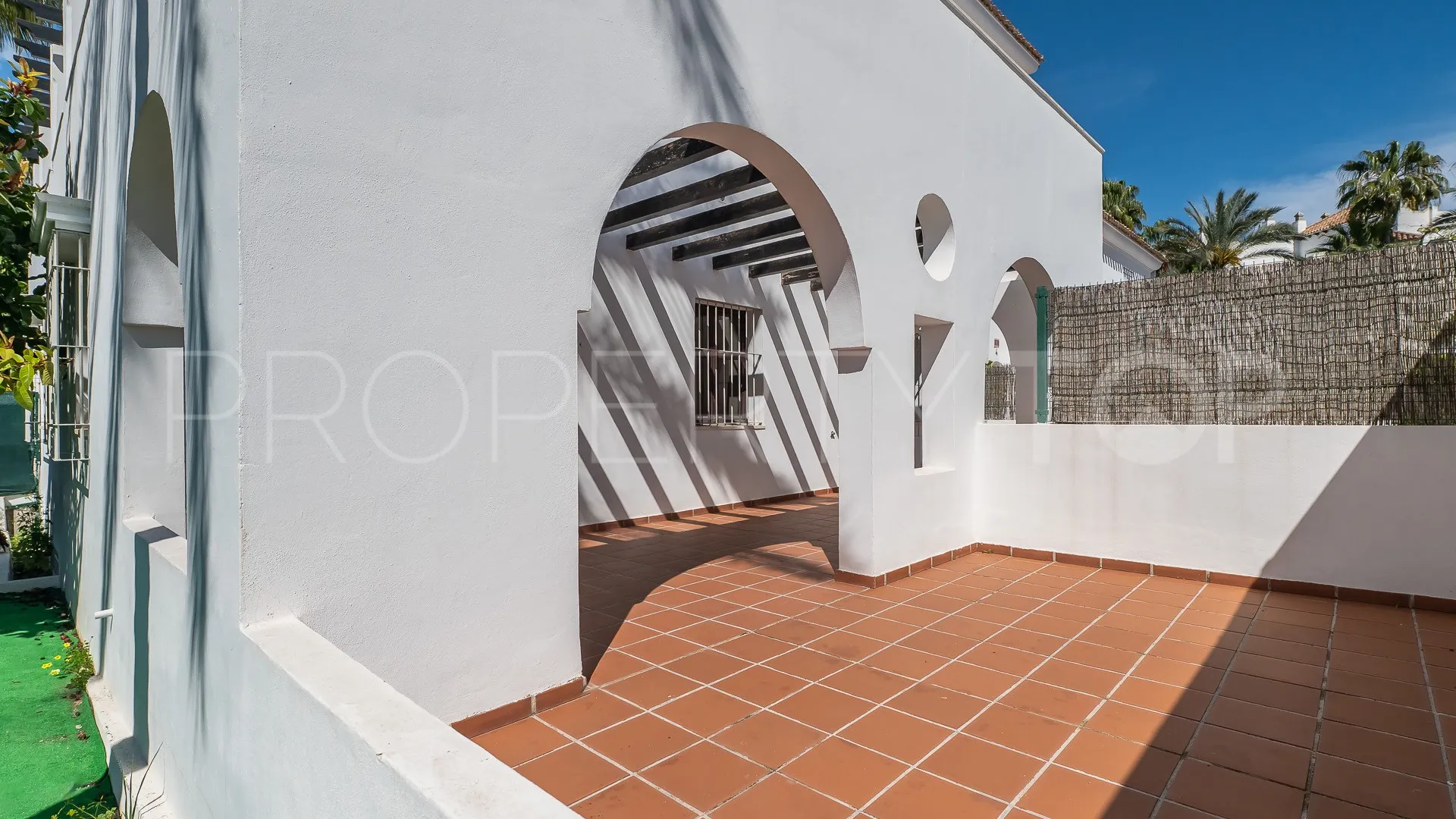 Apartamento con 2 dormitorios a la venta en Nueva Andalucia