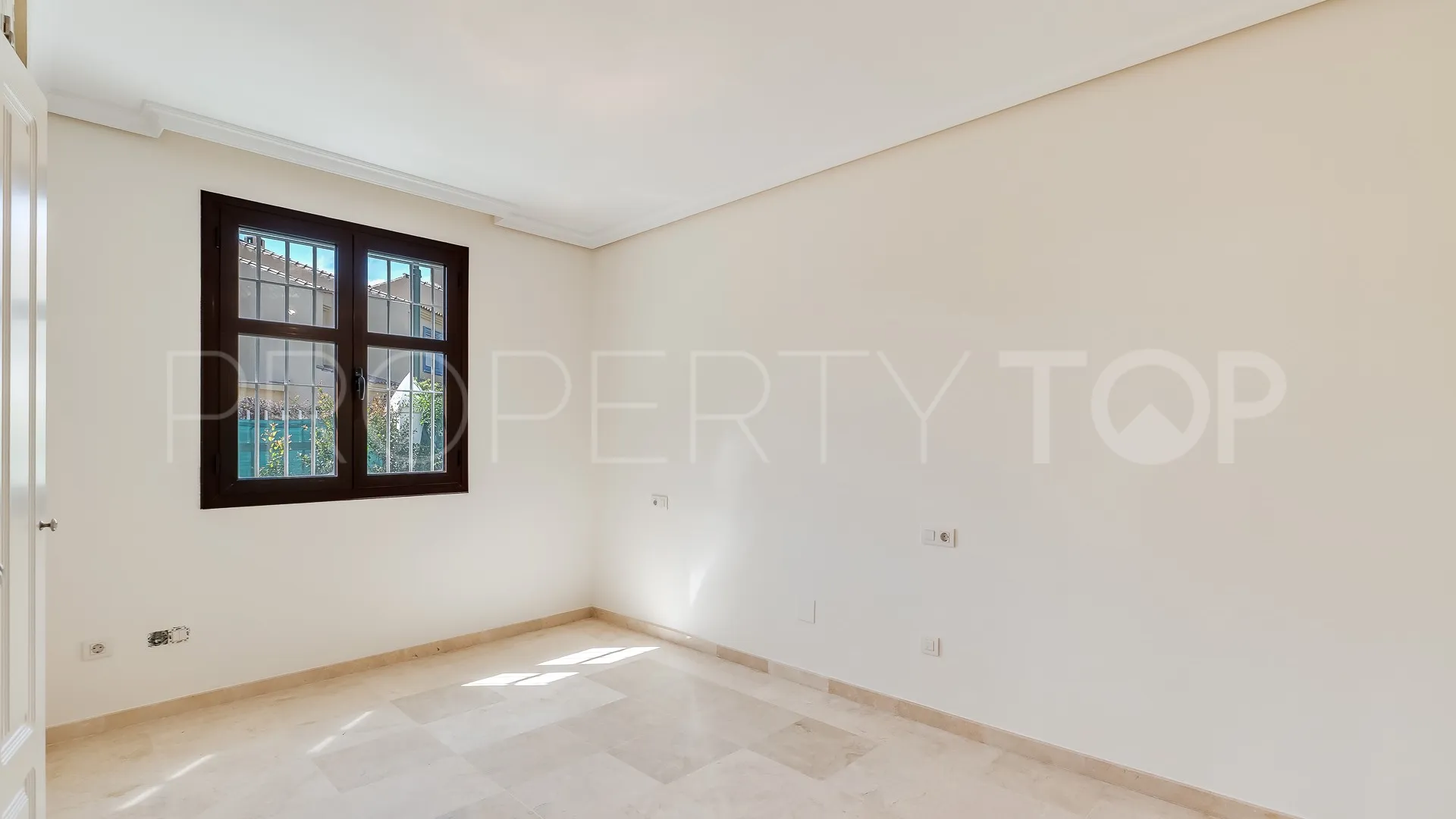 Apartamento con 2 dormitorios a la venta en Nueva Andalucia