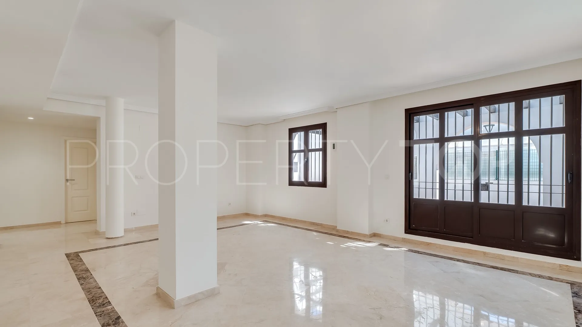 Apartamento con 2 dormitorios a la venta en Nueva Andalucia