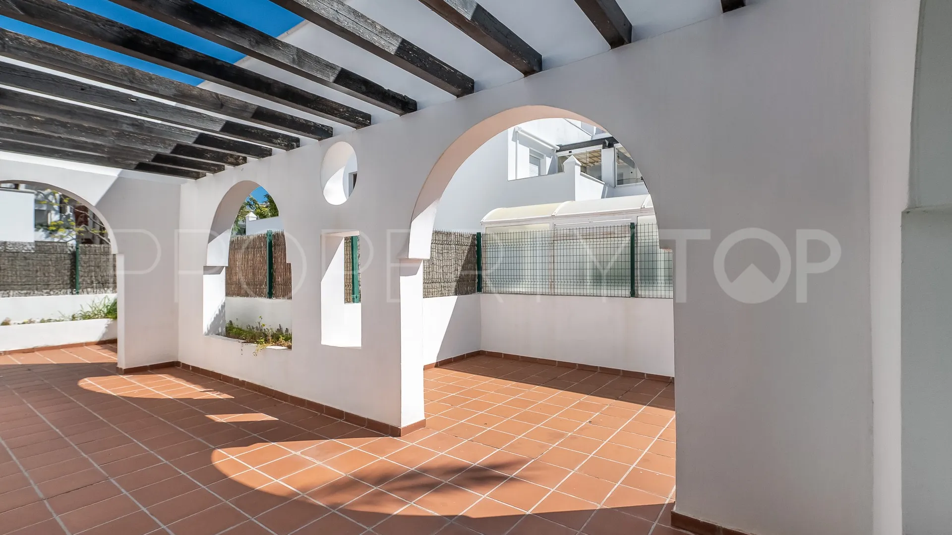 Apartamento con 2 dormitorios a la venta en Nueva Andalucia