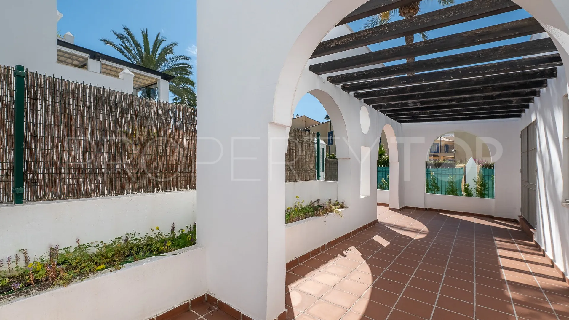 Apartamento con 2 dormitorios a la venta en Nueva Andalucia