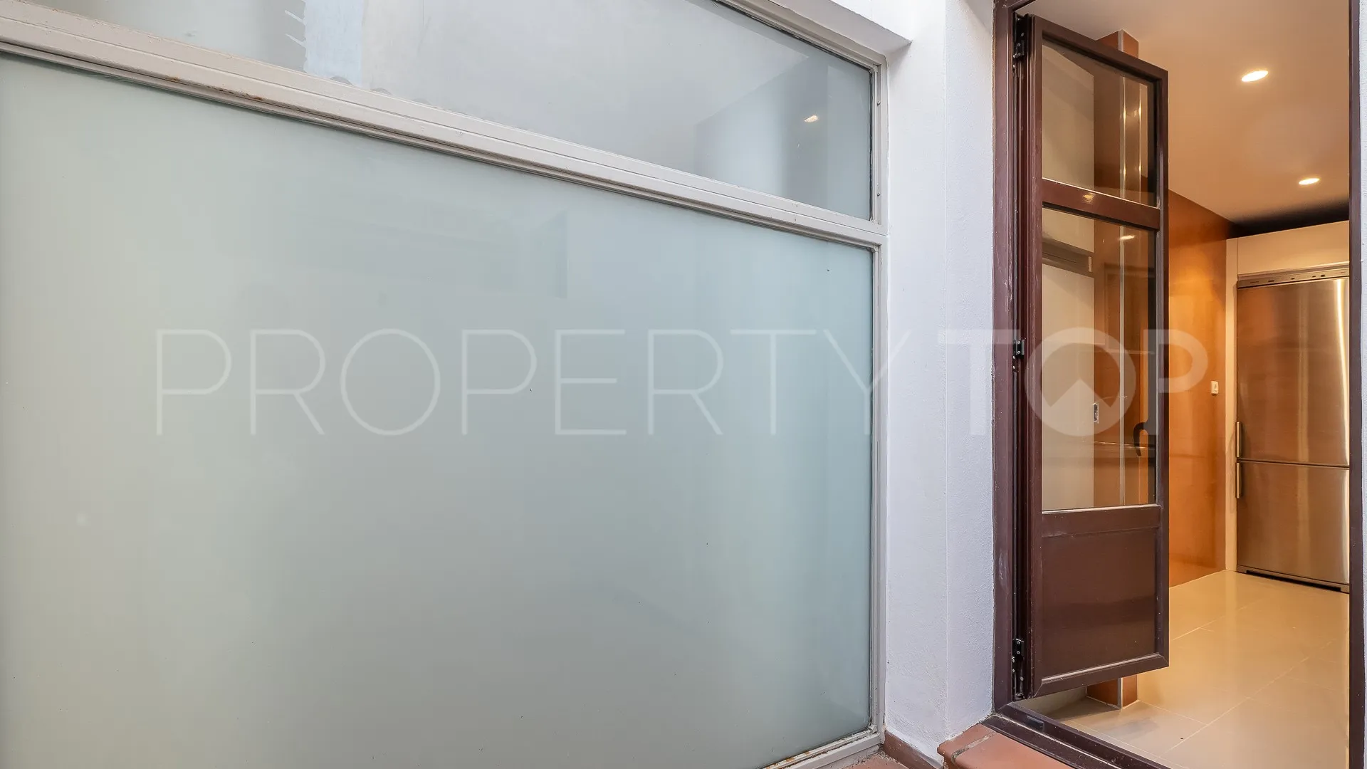 Apartamento con 2 dormitorios a la venta en Nueva Andalucia