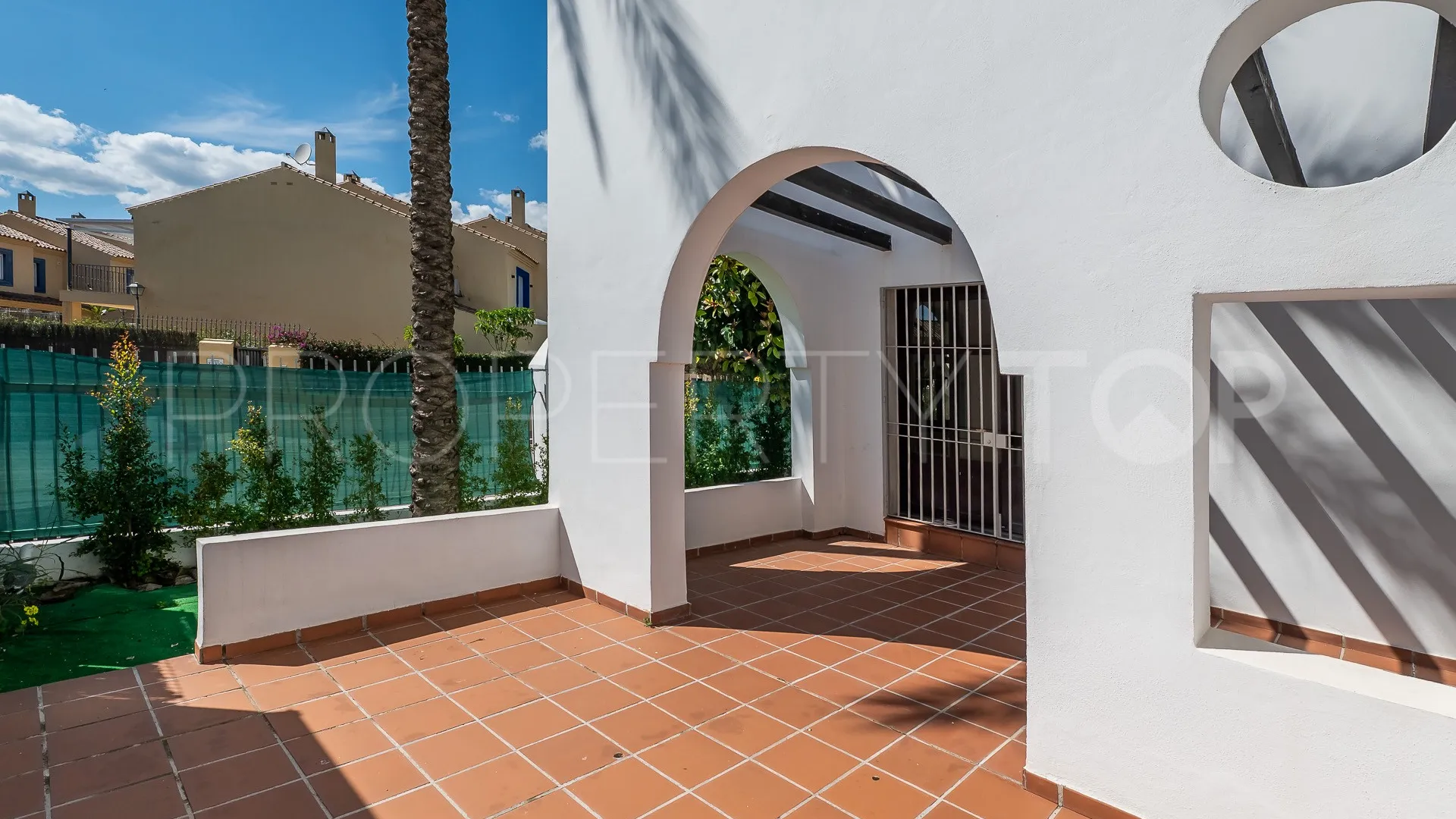 Apartamento con 2 dormitorios a la venta en Nueva Andalucia
