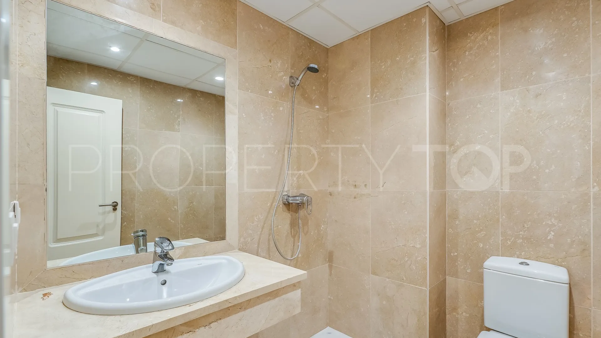 Apartamento con 2 dormitorios a la venta en Nueva Andalucia