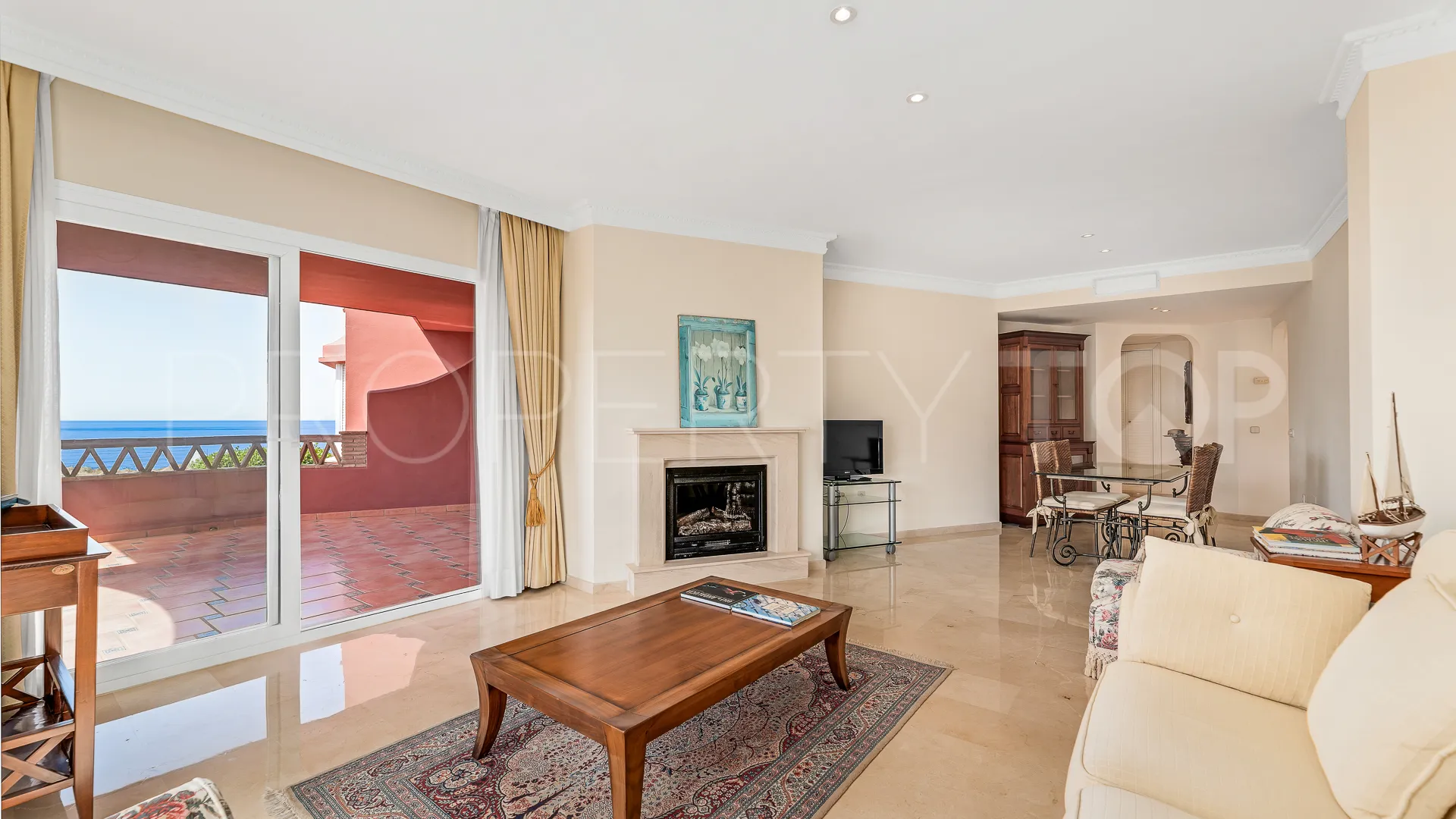 Apartamento en venta con 2 dormitorios en Elviria