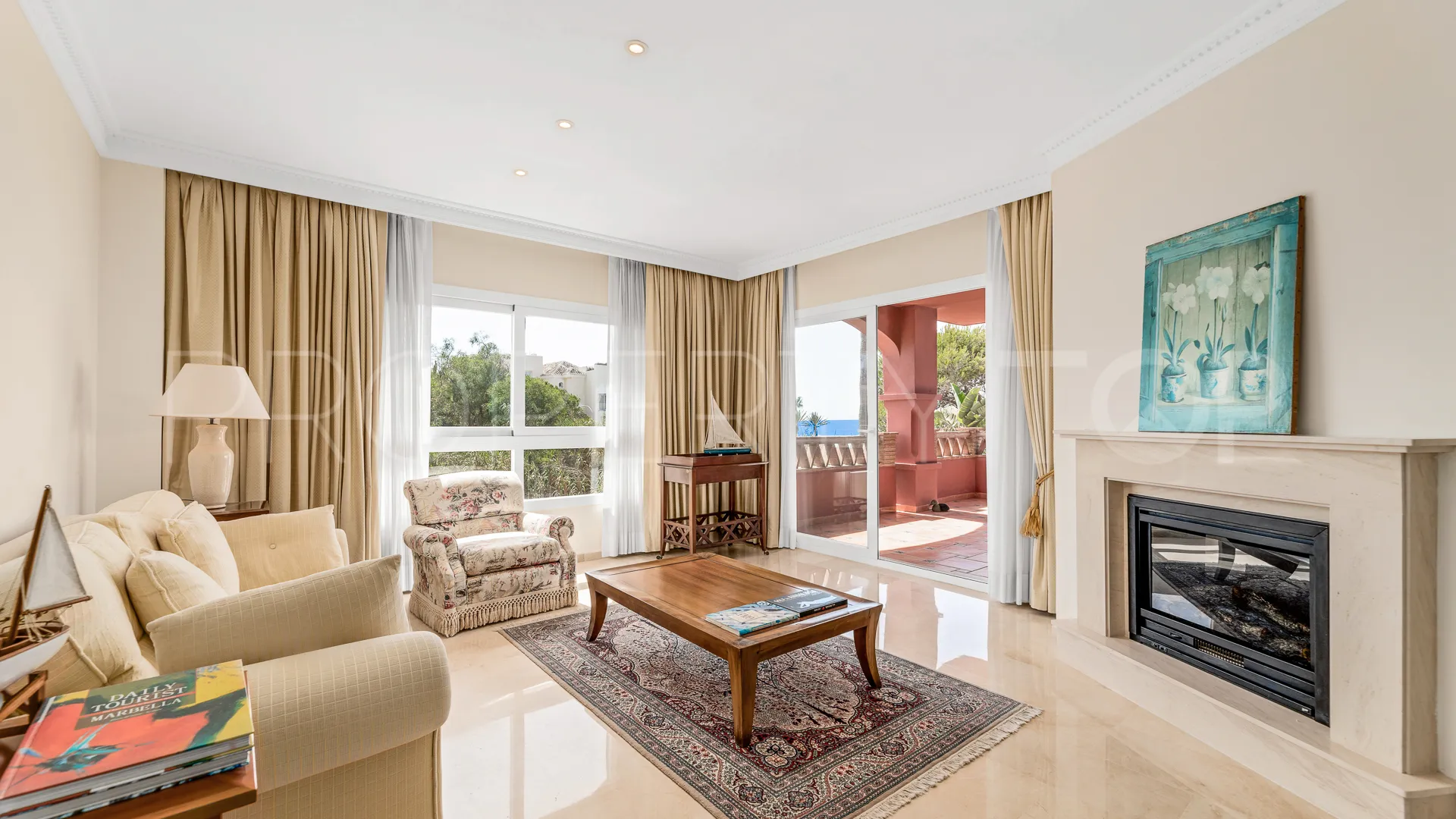 Apartamento en venta con 2 dormitorios en Elviria
