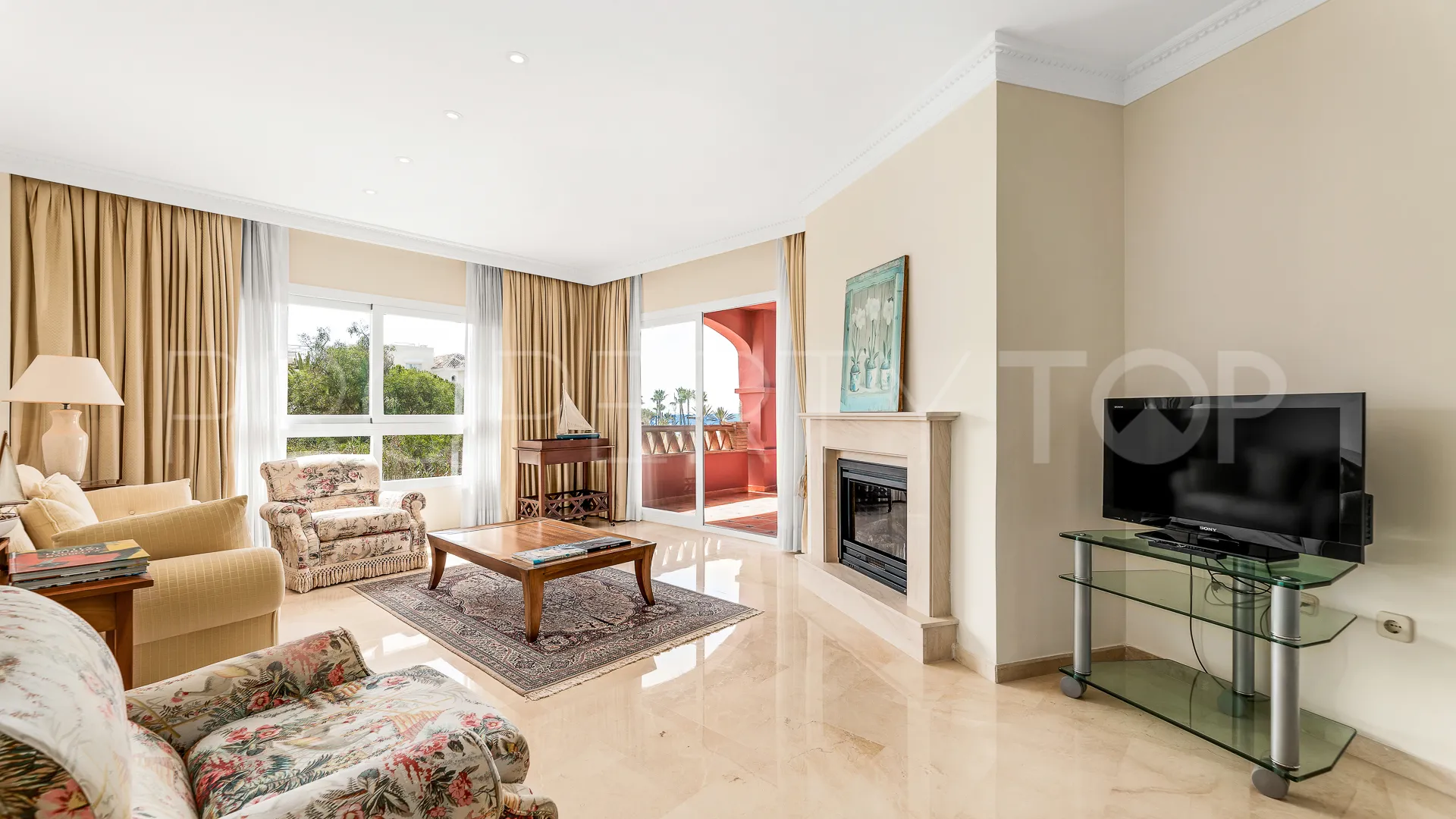 Apartamento en venta con 2 dormitorios en Elviria