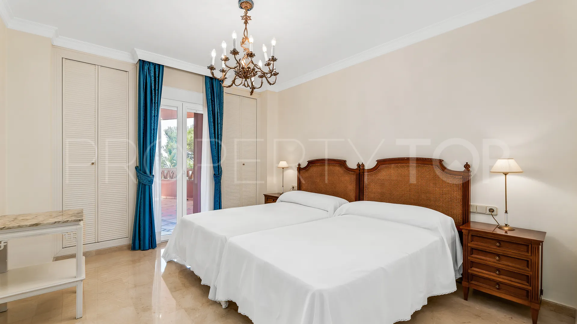 Apartamento en venta con 2 dormitorios en Elviria