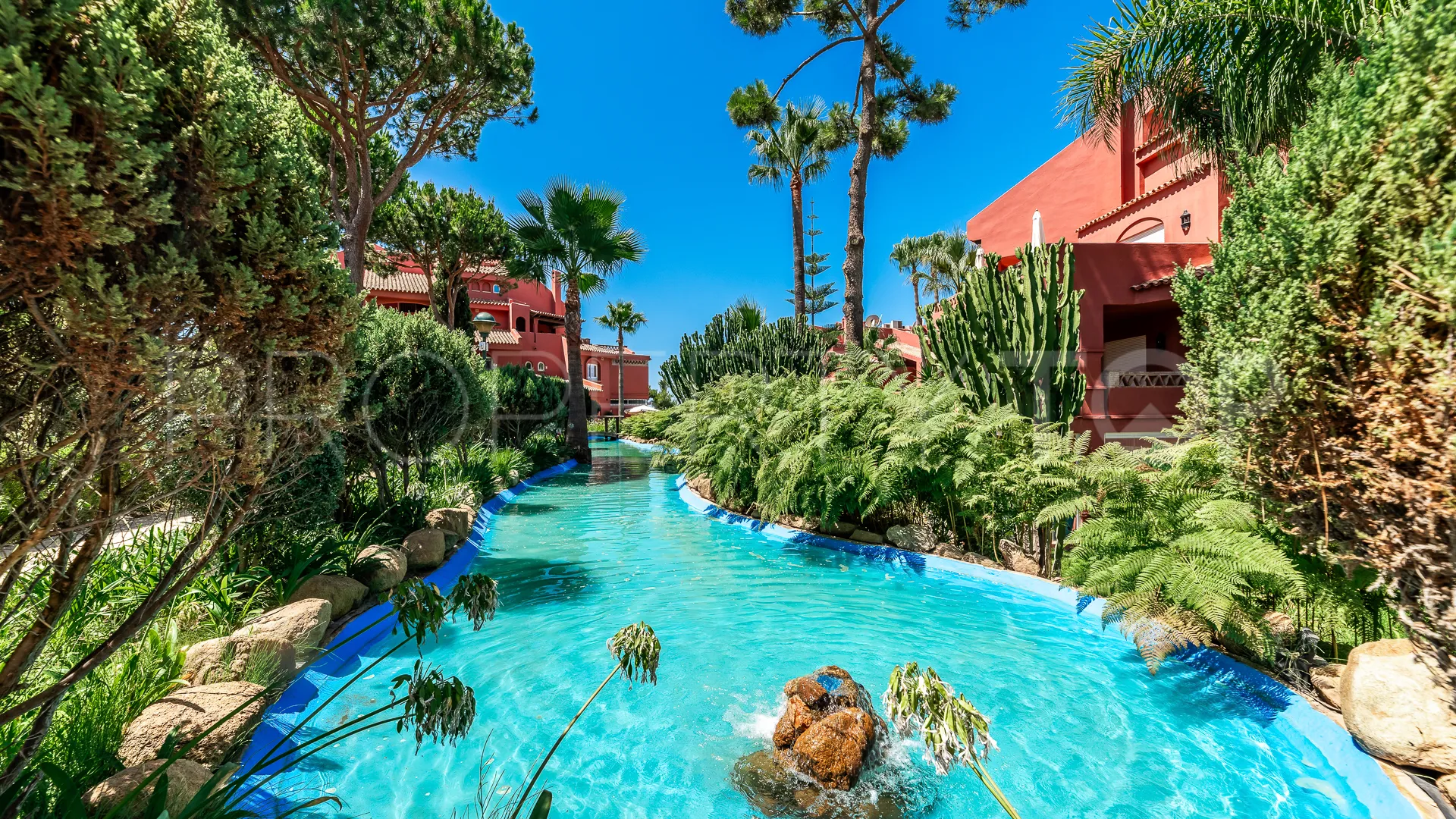 Apartamento en venta con 2 dormitorios en Elviria