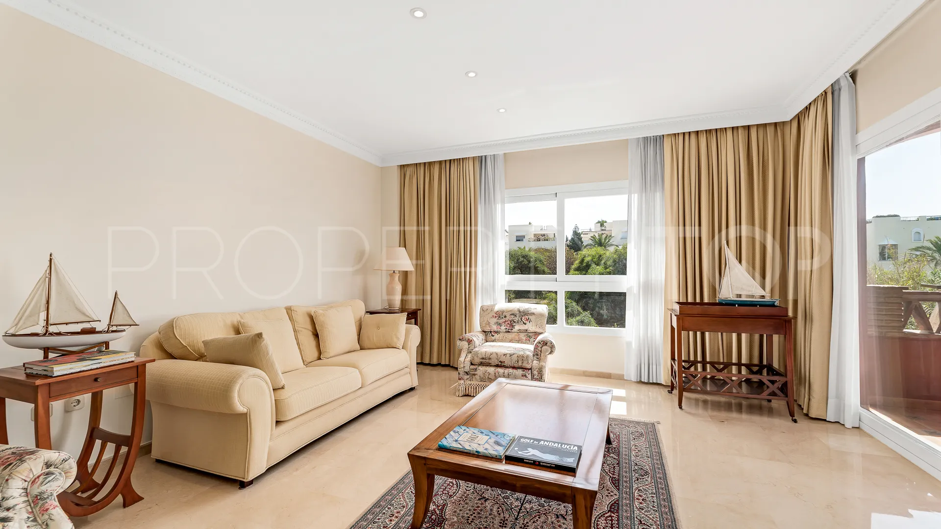 Apartamento en venta con 2 dormitorios en Elviria
