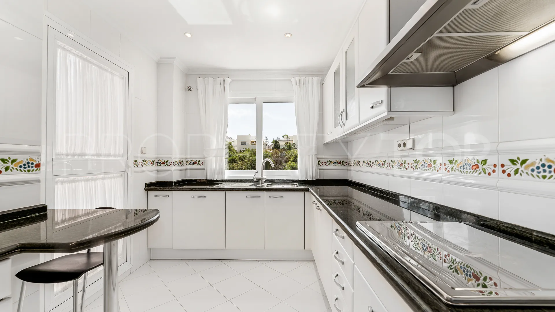 Apartamento en venta con 2 dormitorios en Elviria