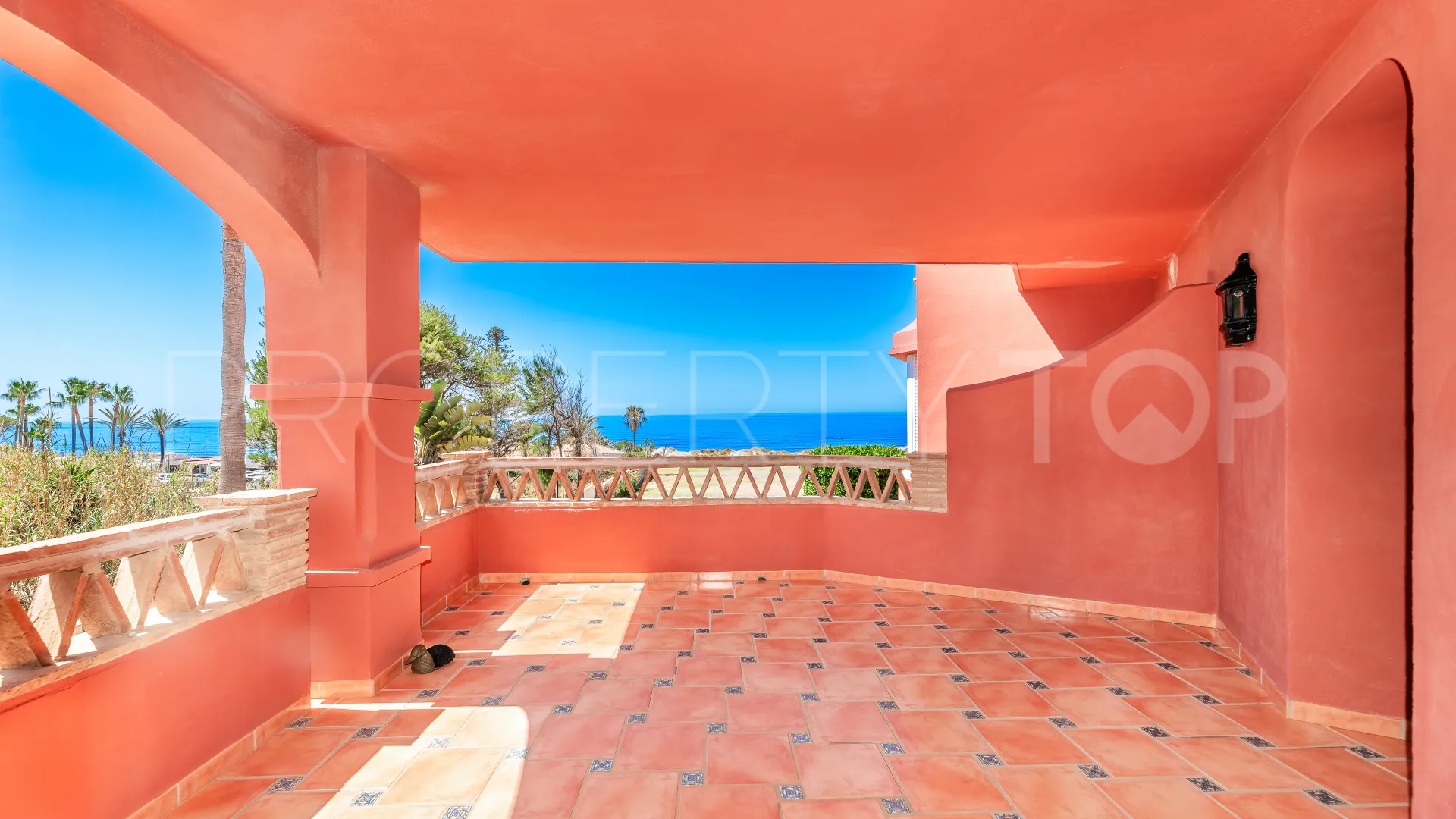Apartamento en venta con 2 dormitorios en Elviria