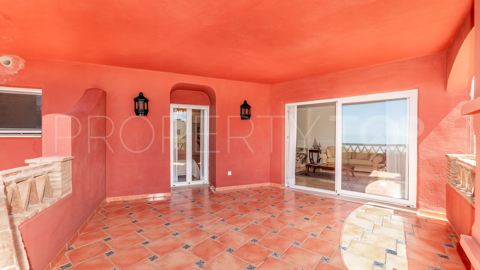 Apartamento en venta con 2 dormitorios en Elviria